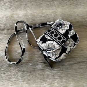 VERA BRADLEY Camilla 2012 Little Hip Bag  Belt Convertable Black White Floral